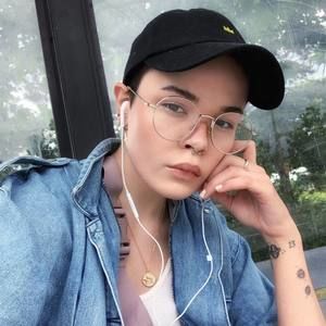 Meet your Posher, Elizabeth